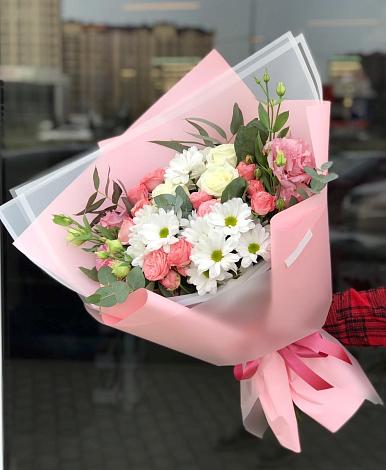 Букет цветов из: Розы, Лизиантусы и Хризантемы в Новочуртахе